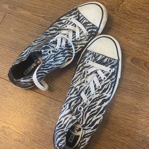 womens 8 sparkly zebra converse